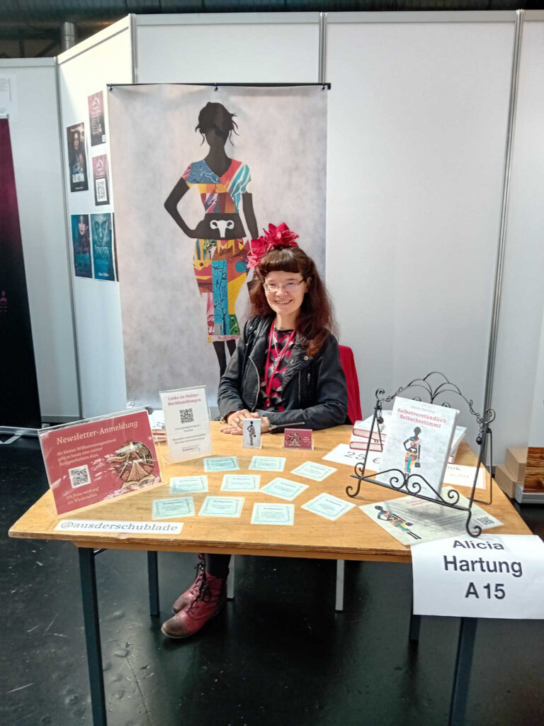 Foto der Autorin Alicia Hartung auf der Berliner Buchmesse BuchBerlin 2025